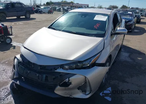 2018 Toyota Prius Prime Plus из США, поврежденный, VIN JTDKARFP1J3081329